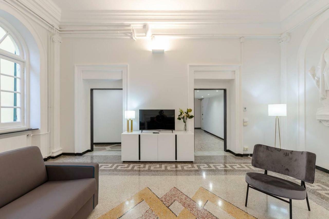 Joivy Elegant Flat For 7, In The Heart Of Genoa Apartment Bagian luar foto